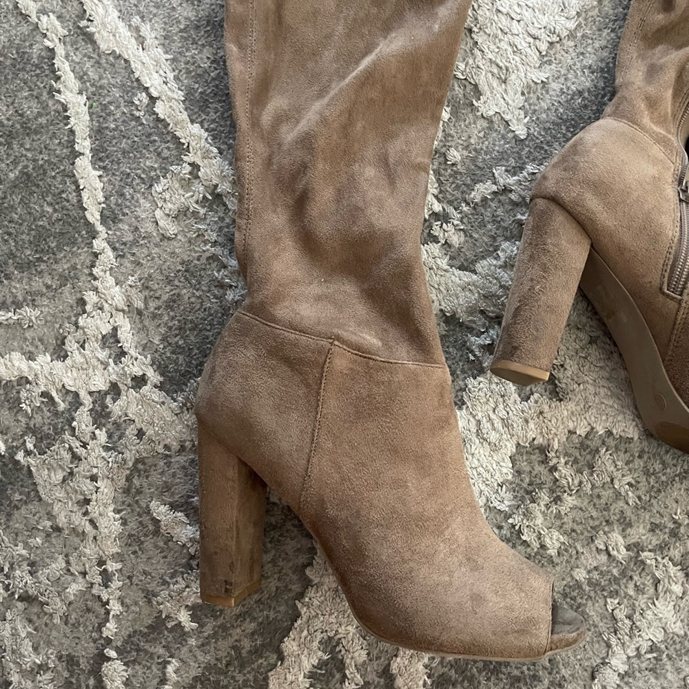 Boots - Picture 4 of 5